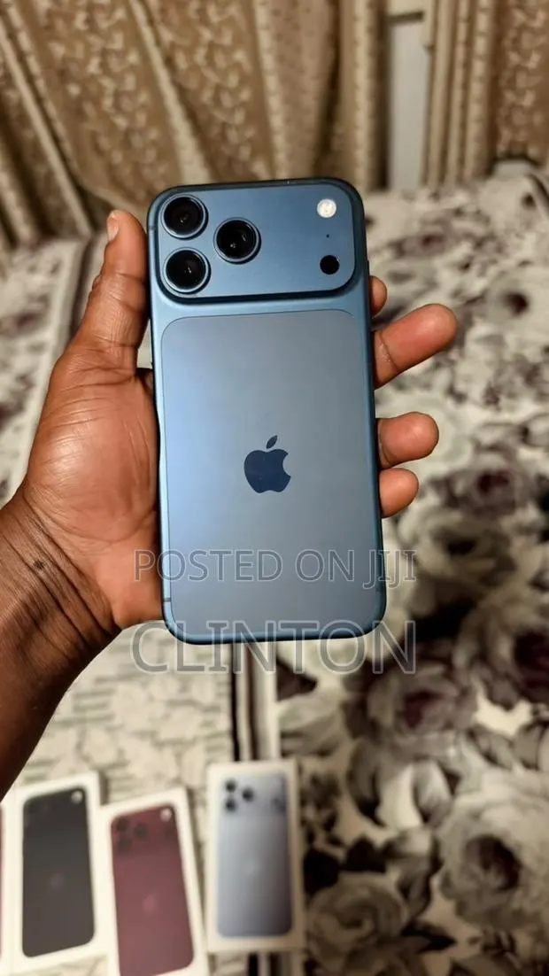 Apple iPhone 17 Pro Max 256 GB Blue · Photo 1