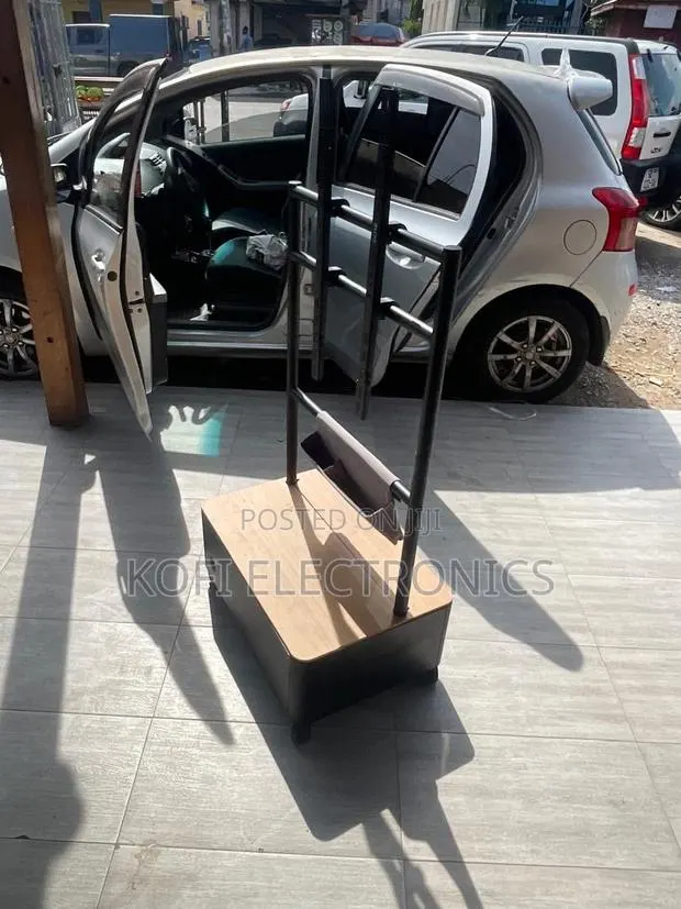 43–65 Inches Heavy-Duty Tv Floor Stand · Photo 1