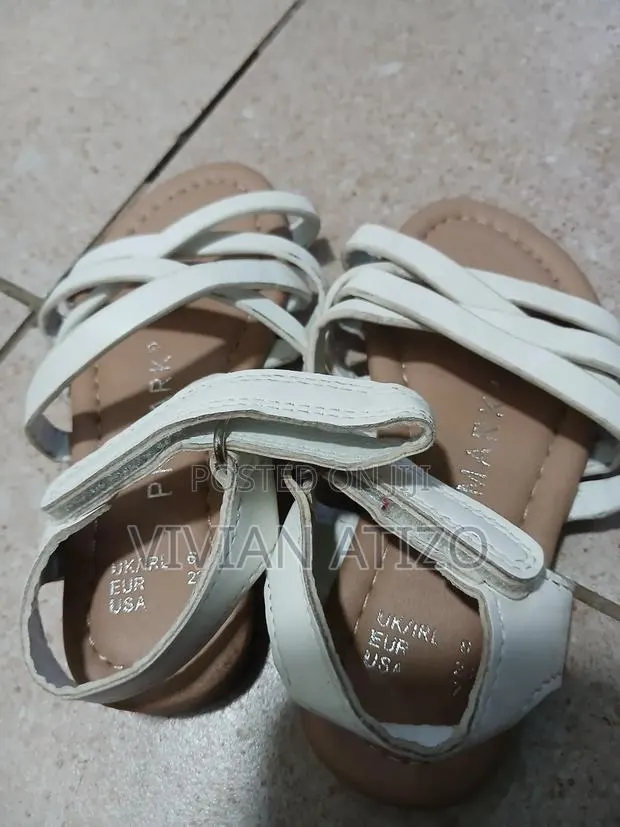 Kids Shoes · Photo 1