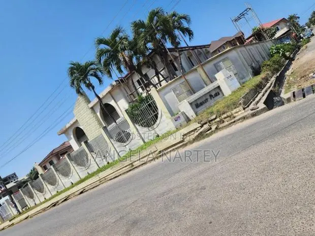 30 Rooms Hotel for Sale at Osu, Close to a Beach · Photo 1
