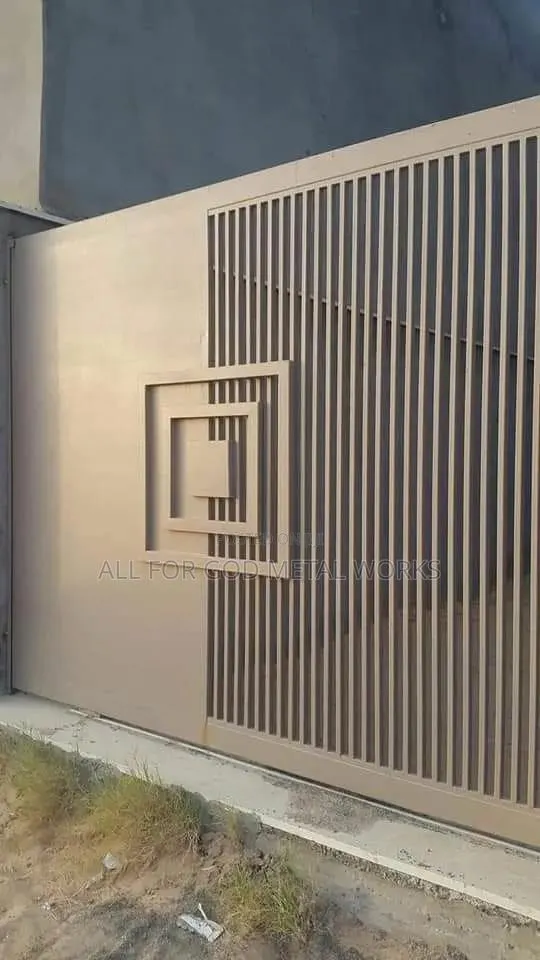 Heavy Luxurious Gavinniced Gate · Photo 1
