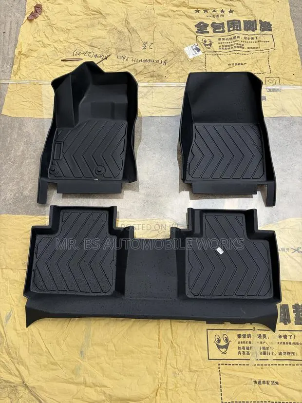 Mitsubishi Outlander 5D Floor Mat 2022-2025 · Photo 1