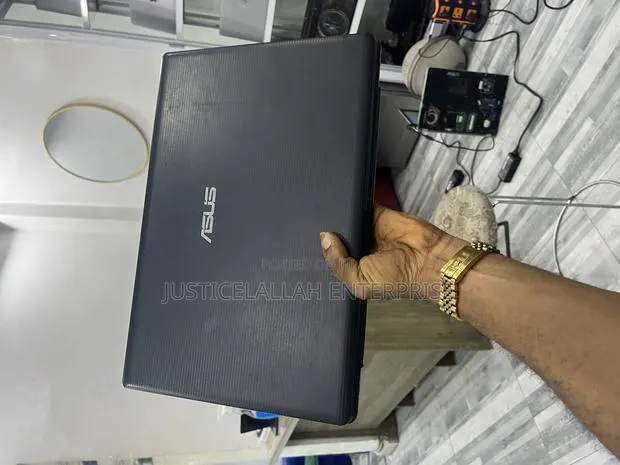 Laptop Asus X55A 6GB Intel Pentium HDD 320GB · Photo 1