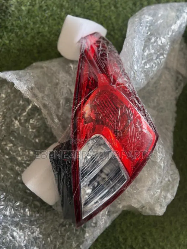 Nissan Versa Sedan Taillights 2012 2013 2014 2015 2016 2017 2018 · Photo 1