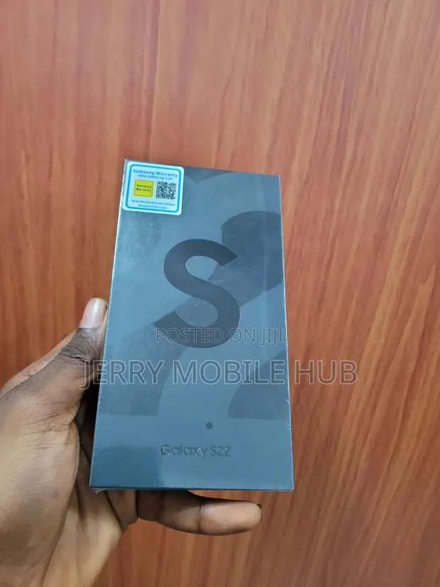 New Samsung Galaxy S22 5G 128 GB Bronze · Photo 1