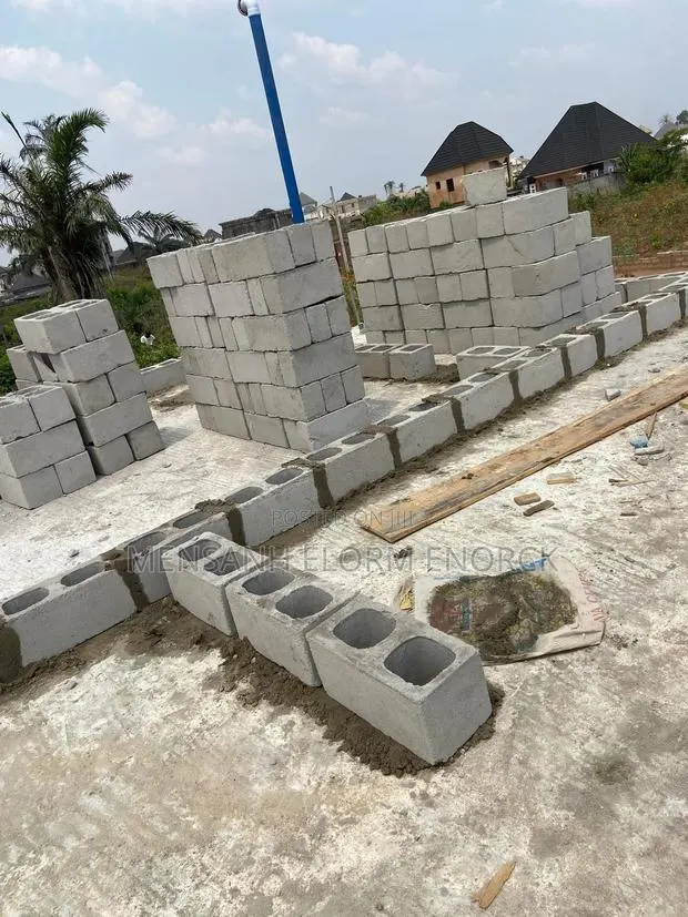 Building House , Face Wall · Photo 1