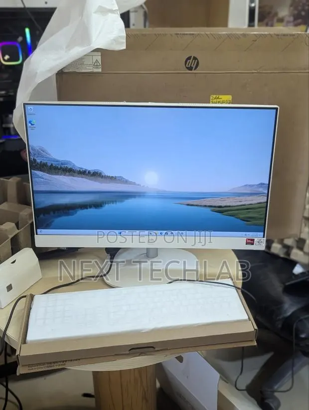 New Desktop Computer HP 8GB AMD SSD 256GB · Photo 1