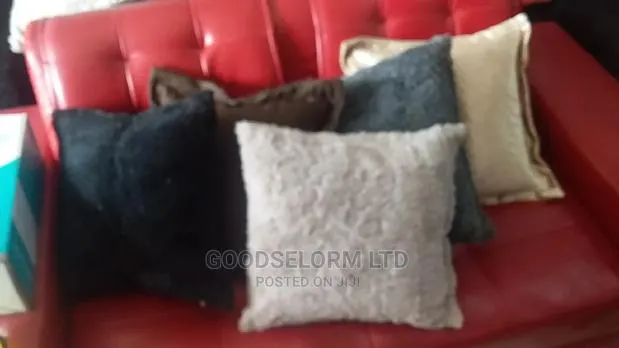 Throw Pillows · Photo 1