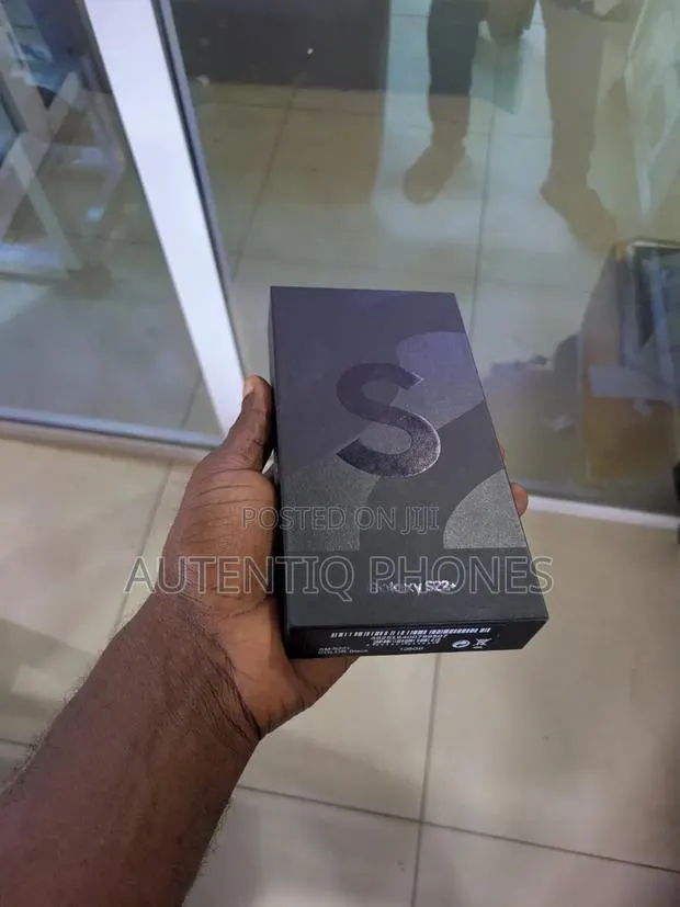 New Samsung Galaxy S22+ 5G 256 GB Black · Photo 1