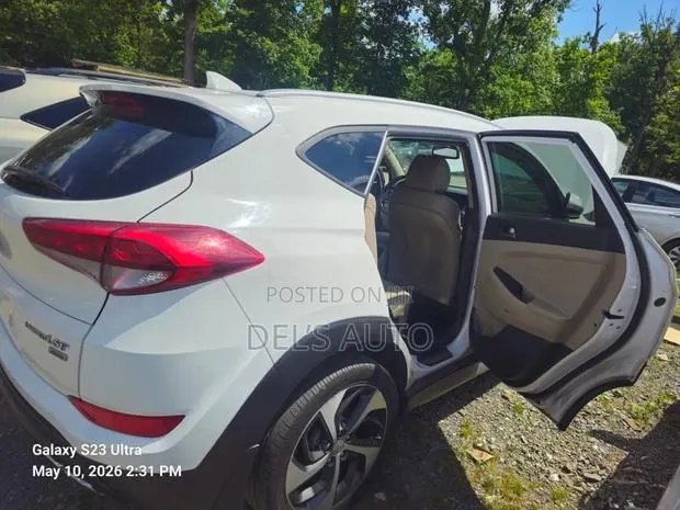 Hyundai Tucson Limited AWD 2017 White · Photo 7