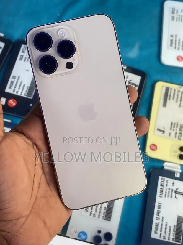 Apple iPhone 16 Pro Max 256 GB Gold · Photo 1