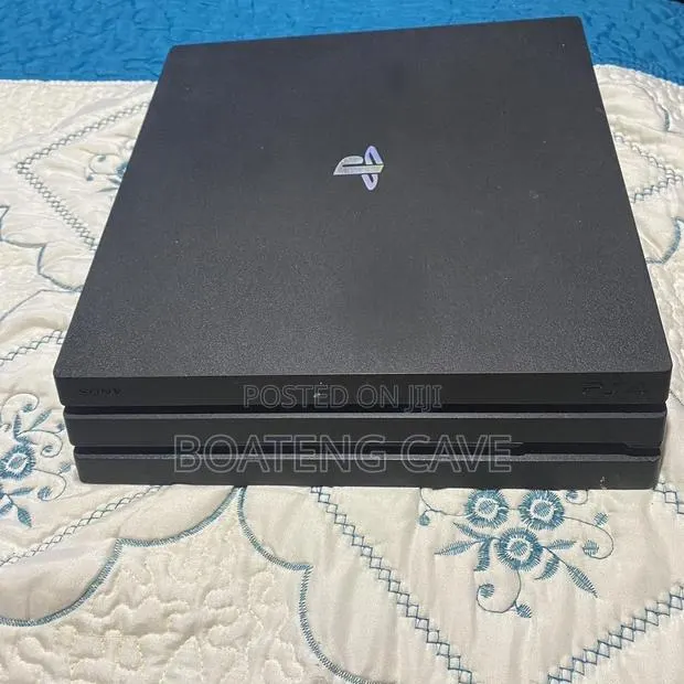 PlayStation 4 PRO · Photo 1