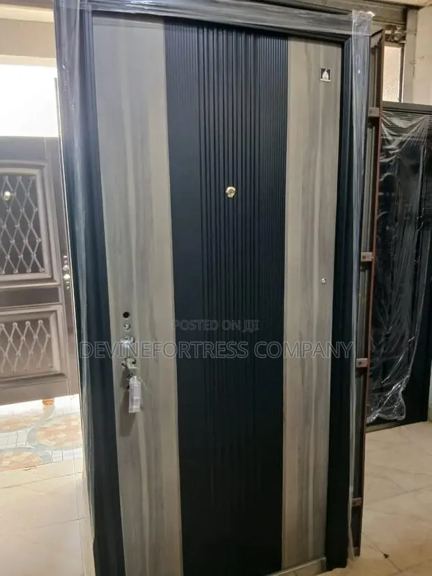 Quality Smooth Black and Gold Design Door Single · Photo 1