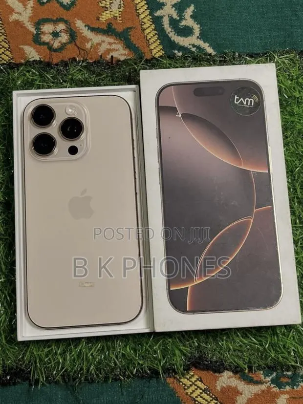 Apple iPhone 16 Pro Max 256 GB Gold · Photo 1