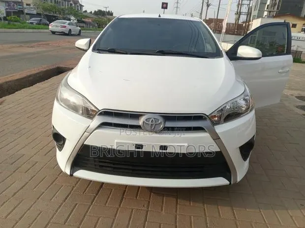 Toyota Yaris 2016 White · Photo 1