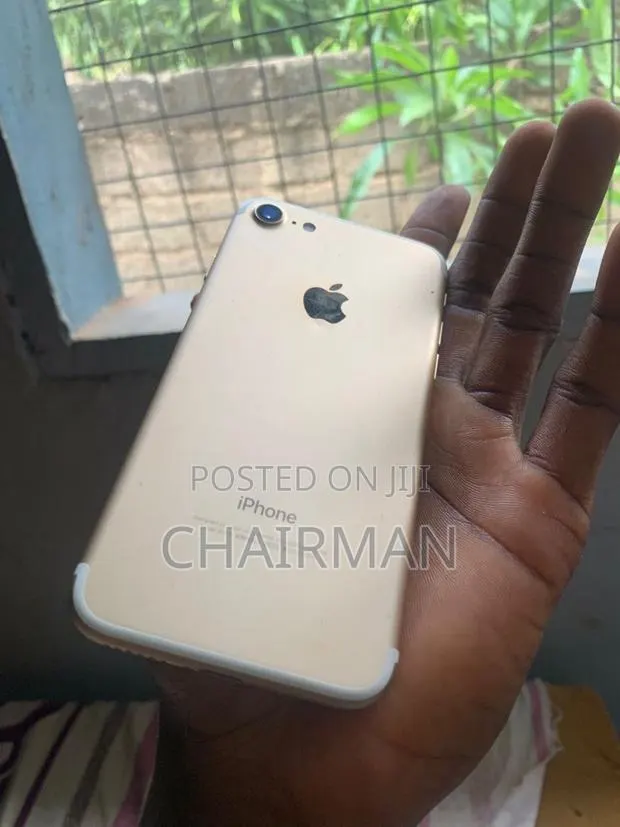 Apple iPhone 7 32 GB Gold · Photo 1