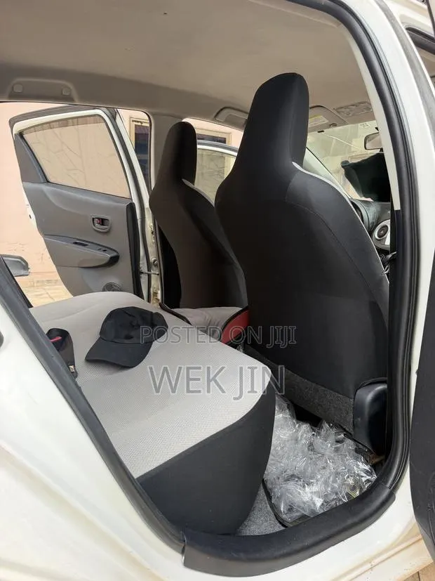 Toyota Vitz 1.3 AWD 5dr 2013 White · Photo 7