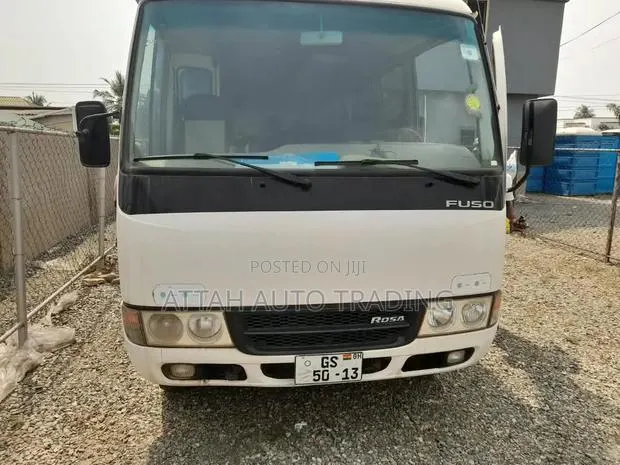 Mitsubishi Fuso Aero Bus 2013 White · Photo 4