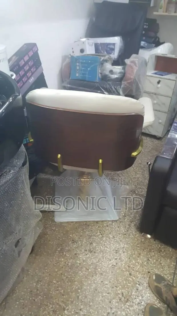 Hair Styling and Barber Chair · Photo 3
