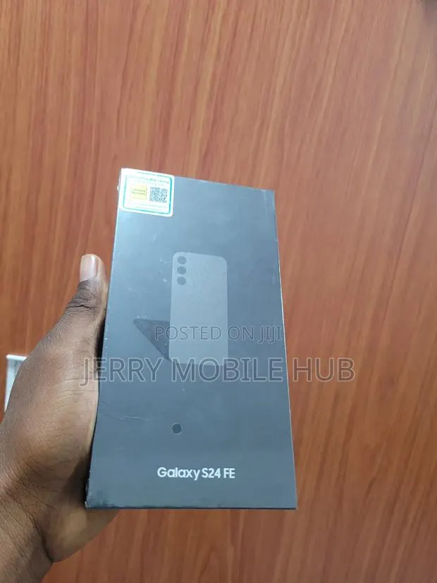 New Samsung Galaxy S24 FE 256 GB Black · Photo 1