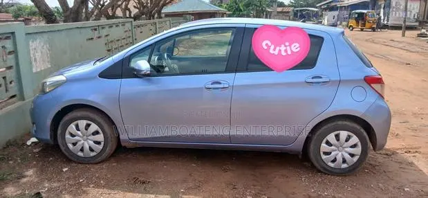 Toyota Vitz 1.3 AWD 3dr 2014 Blue · Photo 1