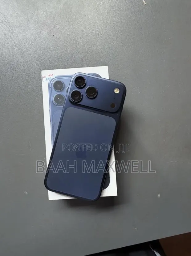 Apple iPhone 17 Pro Max 256 GB Blue · Photo 1