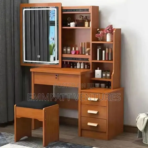 Brown Dressing Mirror · Photo 1