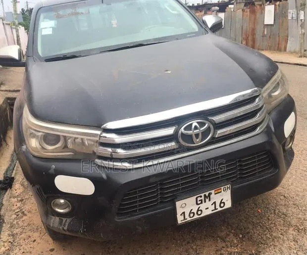 Toyota Hilux 2016 Black · Photo 1