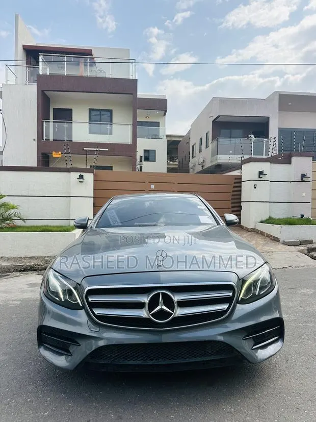 Mercedes-Benz E300 4Matic AWD Sedan (2.0L 4cyl 9A) 2017 Gray · Photo 1