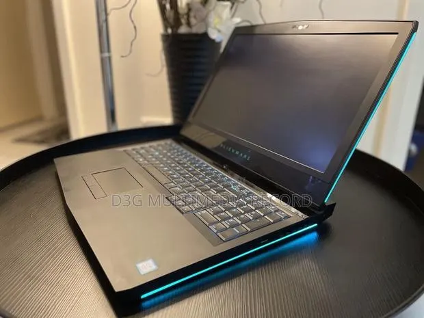 Laptop Alienware 17 R5 16GB Intel Core i7 SSHD (Hybrid) 1T · Photo 1