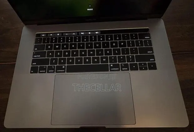 Laptop Apple MacBook Pro 2018 16GB Intel Core i7 SSD 1T · Photo 6