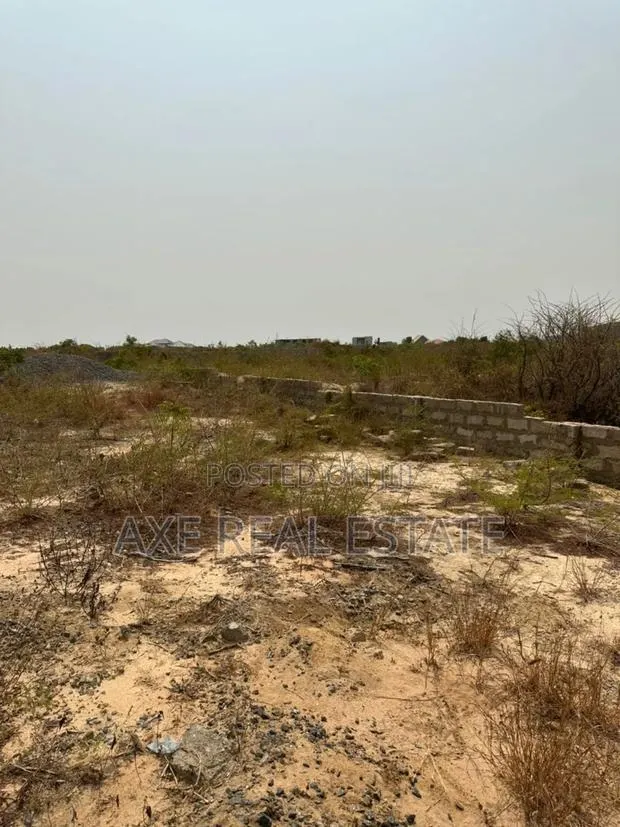 Ningo Prampram < Neat Half Plot · Photo 1