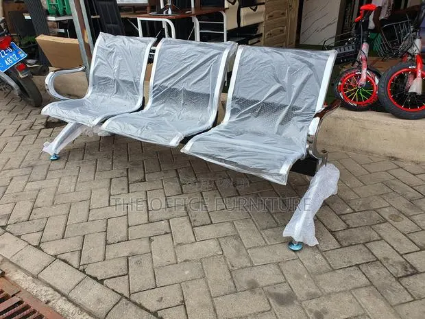 Raw Metal Banking Hall Chair · Photo 1