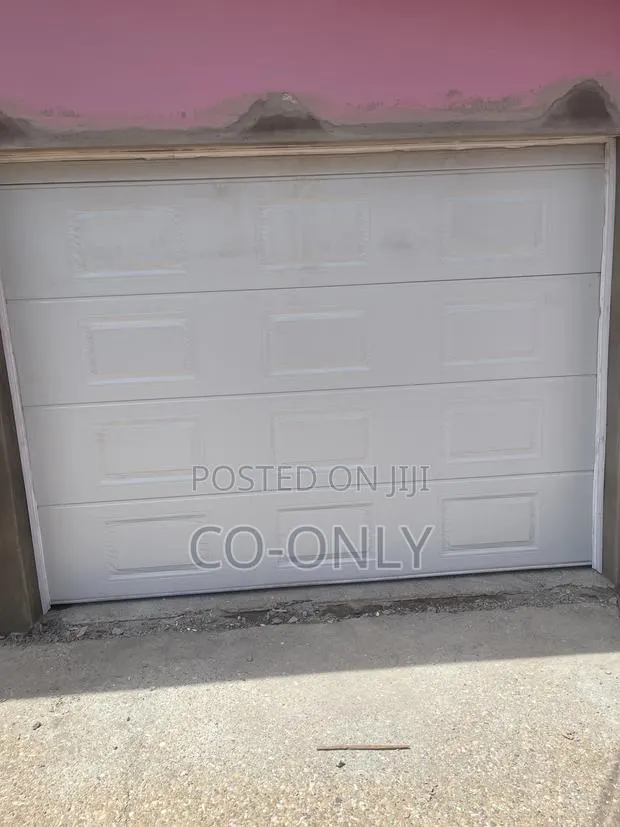 Garage Door · Photo 1