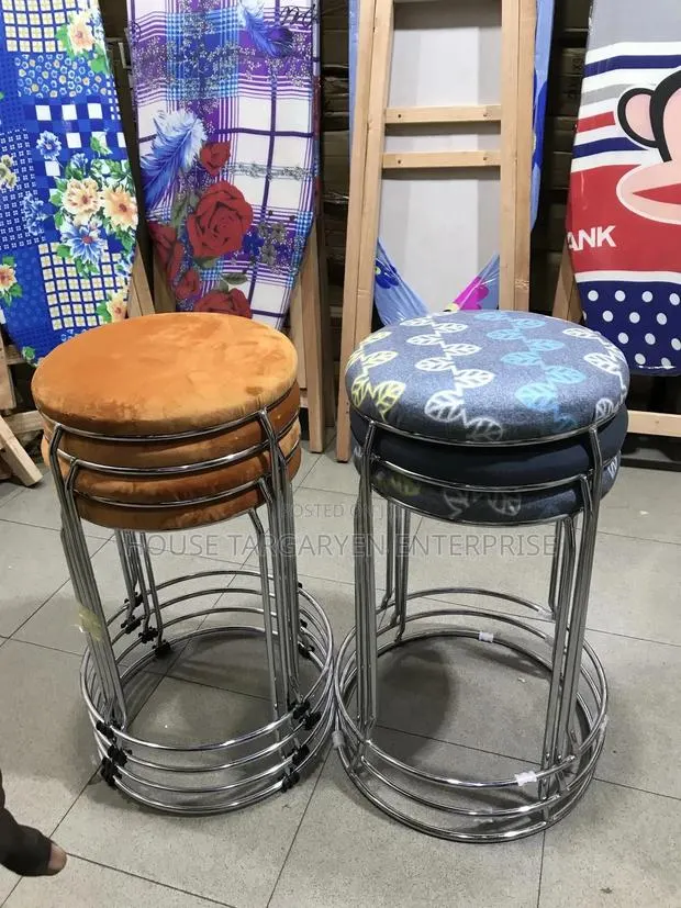 Modern Stool · Photo 1