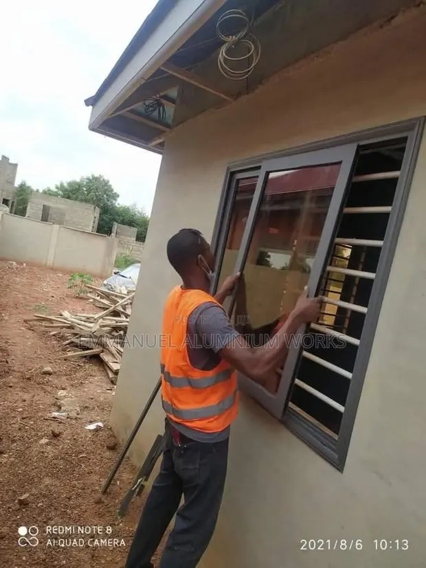 B26 Two Base Aluminium Sliding Window · Photo 1