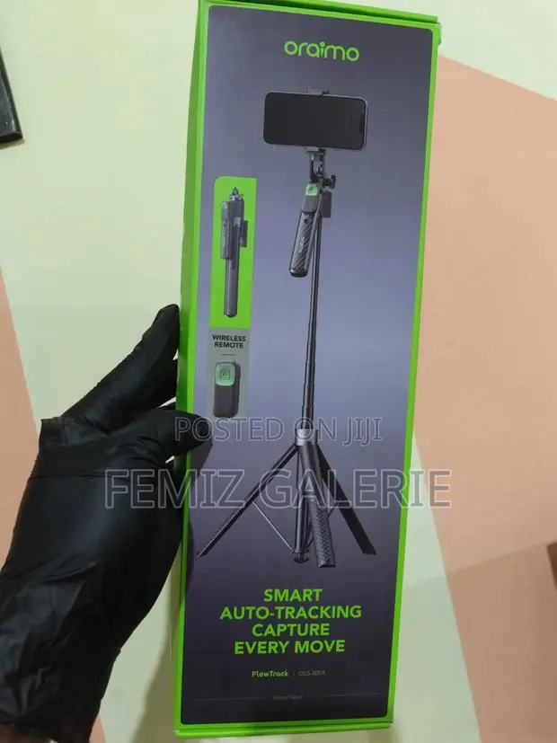 Oraimo FlowTrack Gesture Control Face Tracking Selfie Stick Tripod · Photo 1