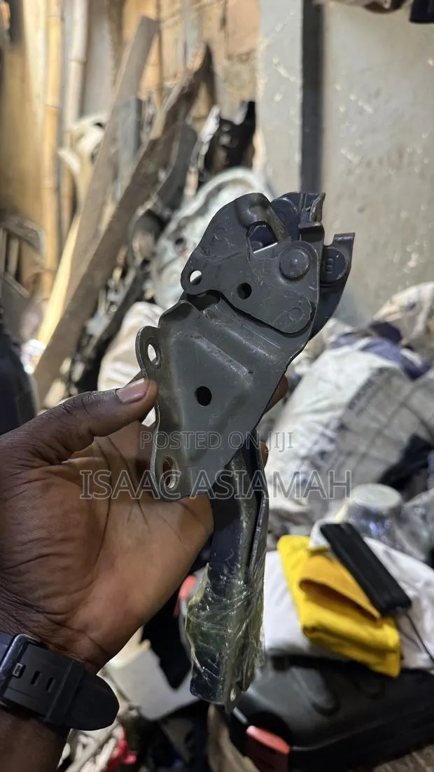 Toyota Highlander 2008,2009,2010,2011,2012,2013 Bonnet Hinge / Inches · Photo 1
