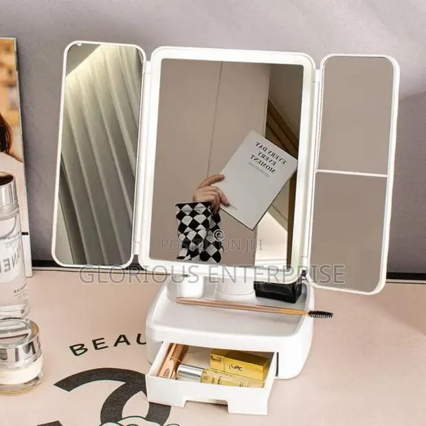 Portable Makeup Box and Mirror · Photo 1