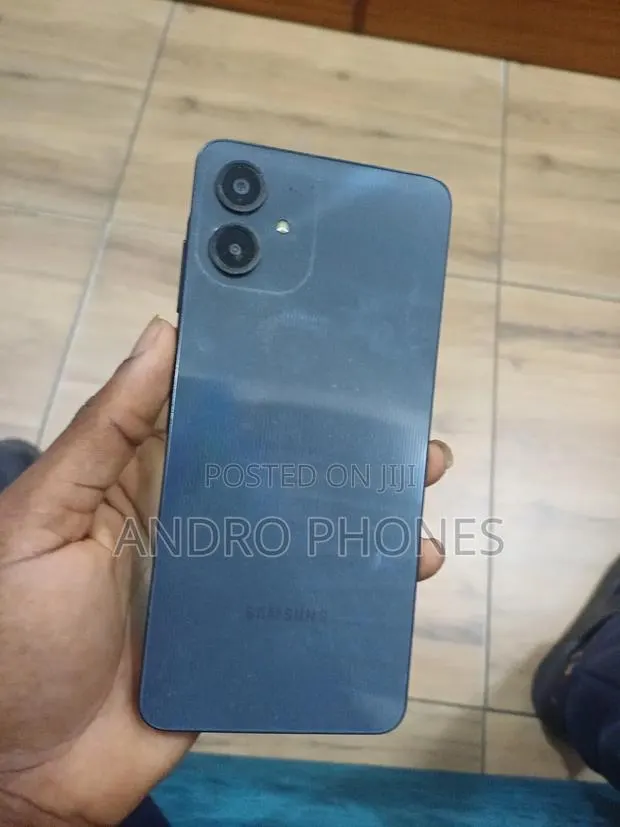 Samsung Galaxy A06 64 GB Blue · Photo 1