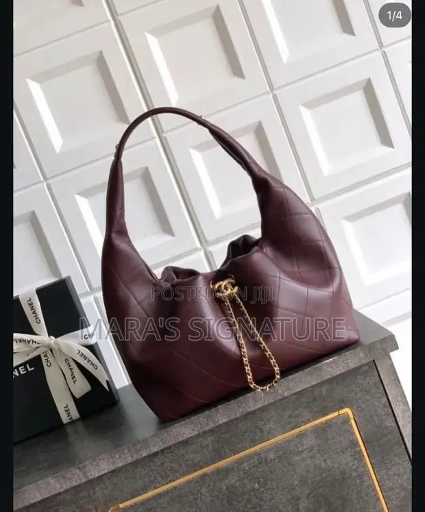 Chanel 25 Small Hobo Bag · Photo 1