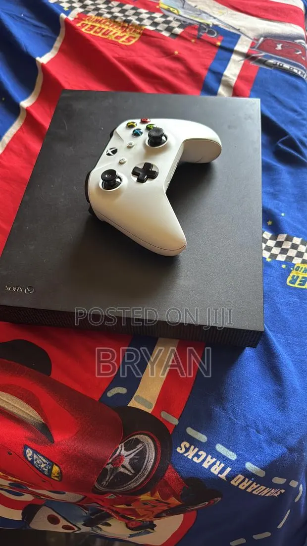 Xbox One X · Photo 1