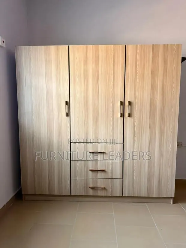 6ft by 6ft Wardrobes · Photo 1