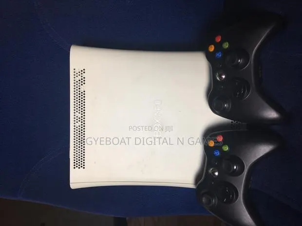 Xbox 360 S With 1 Controllers · Photo 1