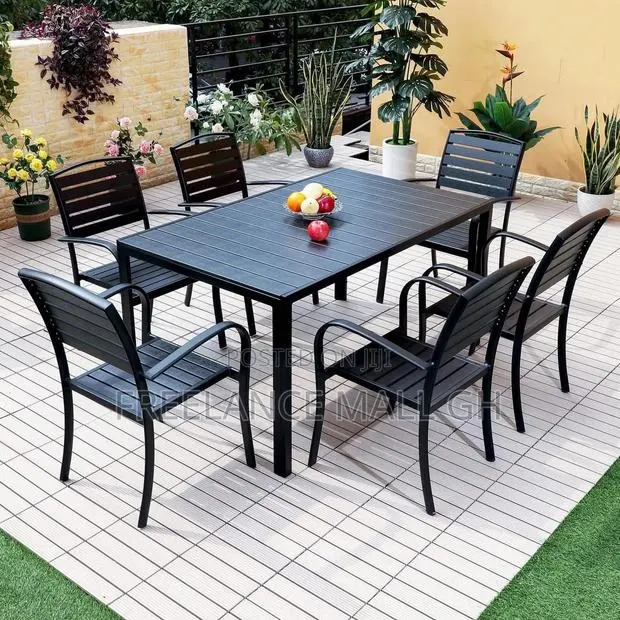 Outdoor Dining Unit · Photo 1