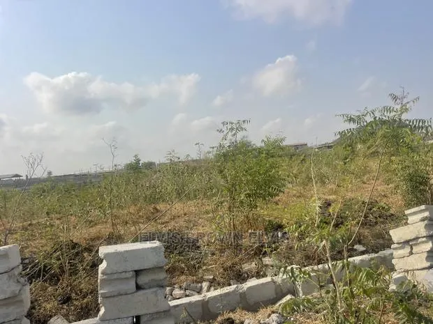 Buy a Genuine Title Land From Me Without Any Litigation · Photo 1