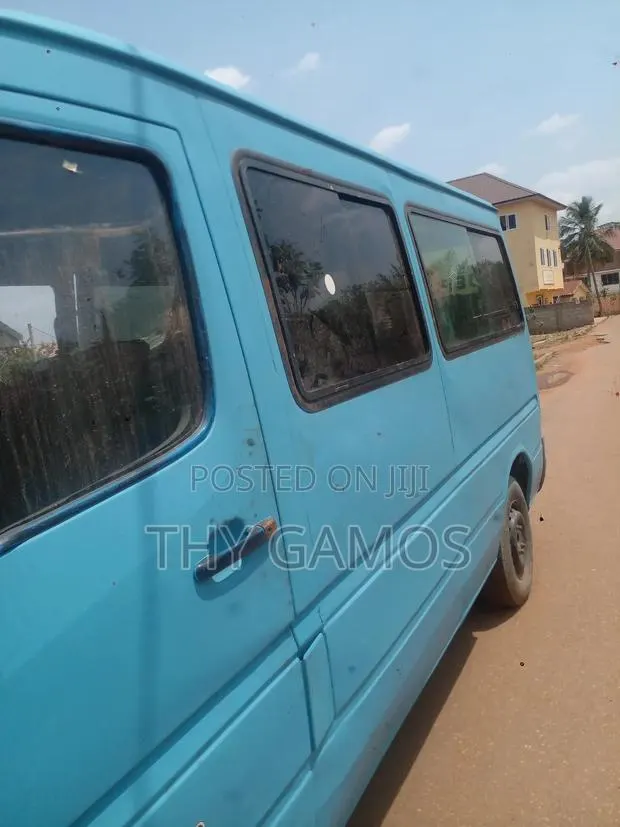 Mercedes-Benz Sprinter 1996 Blue · Photo 4