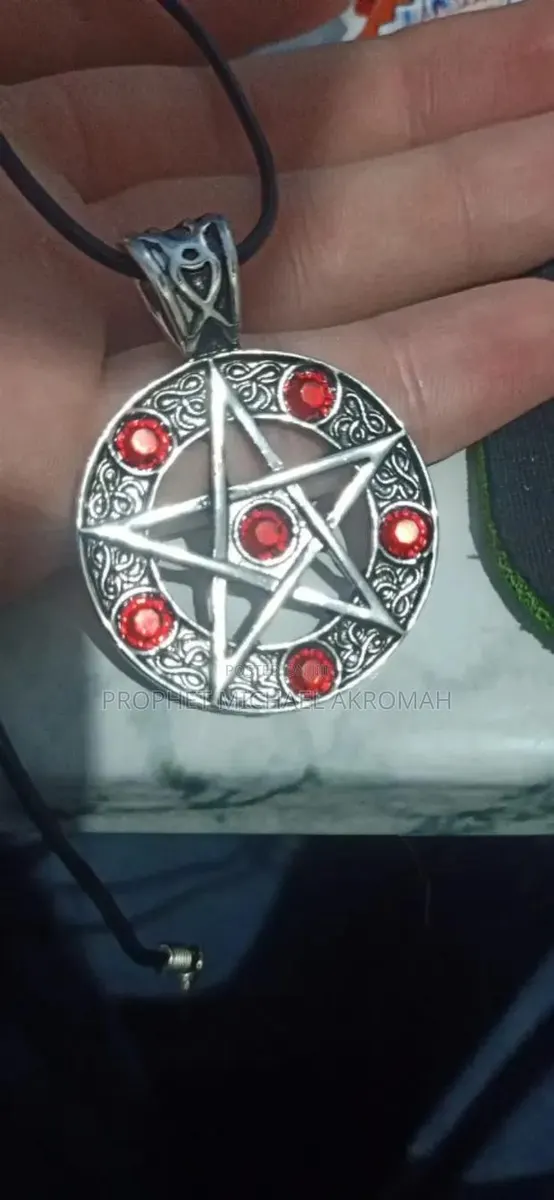 Pentagram Protection Talisman Necklace · Photo 1