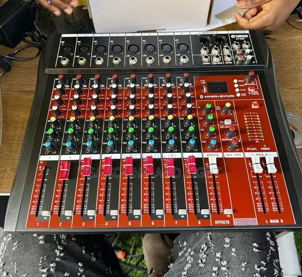 Yamaha Ct-80s 8 Channels Analog Mixer · Photo 1