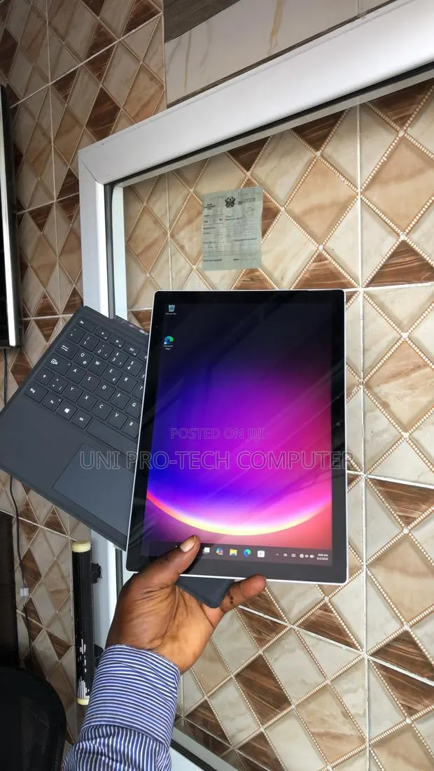 Laptop Microsoft Surface Pro 7 16GB Intel Core i5 SSD 256GB · Photo 1